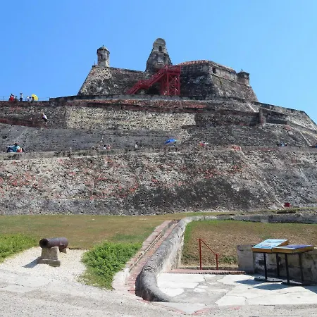 Apartamento Tr-a4d De Doble Cerca Al Castillo De San Felipe Con Piscina, Aire Acondicionado Y Wifi